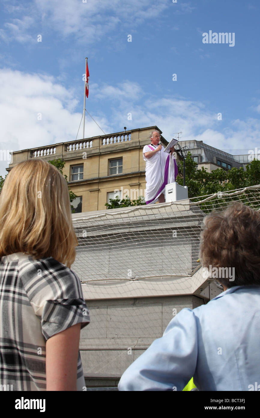 Antony Gormley ein & andere lebendes Denkmal auf der Fourth Plinth, Trafalgar Square, London, England, Vereinigtes Königreich Stockfoto
