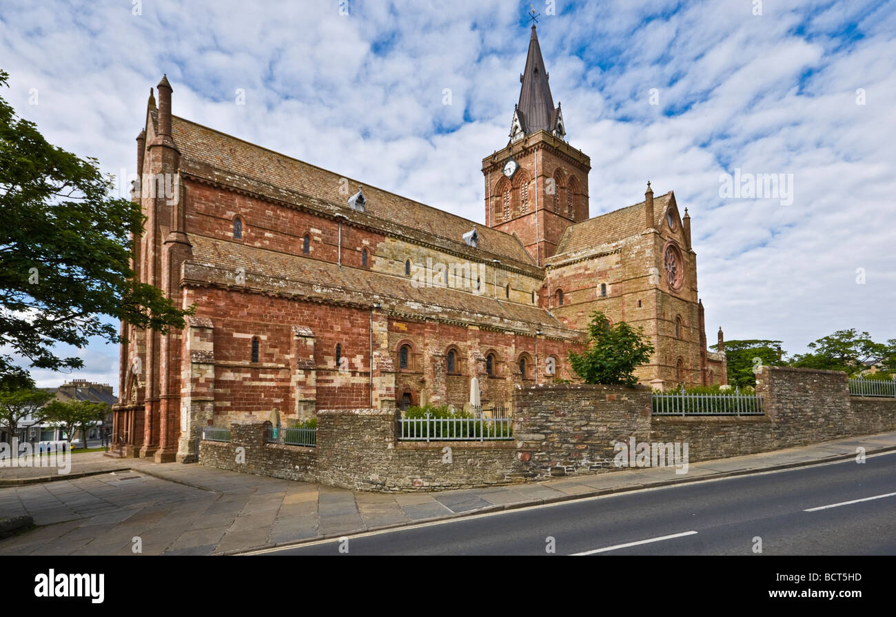 St. Magnus Cathedral im Zentrum von Kirkwall auf dem Festland von Orkney in Schottland Stockfoto