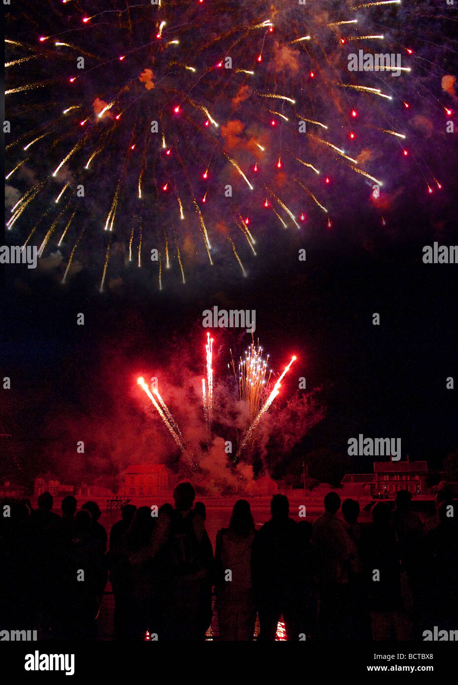 Feuerwerk für Nationalfeiertag 14. Juli Honfleur Frankreich Stockfoto