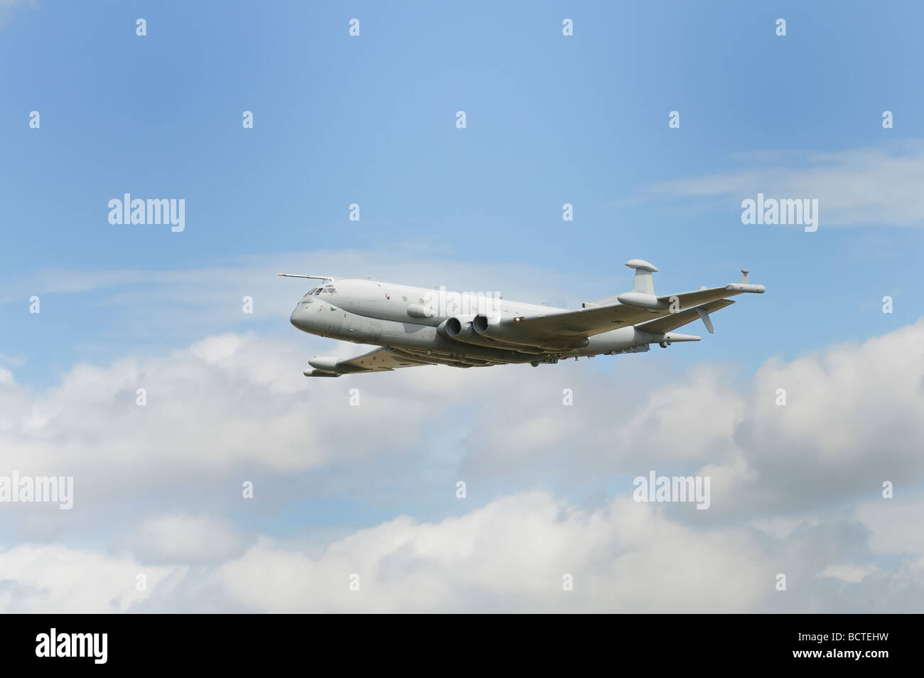 BAe Systems Nimrod MRA4 fliegen an der 2009 Royal International Air Tattoo RAF Fairford Gloucestershire in England Stockfoto