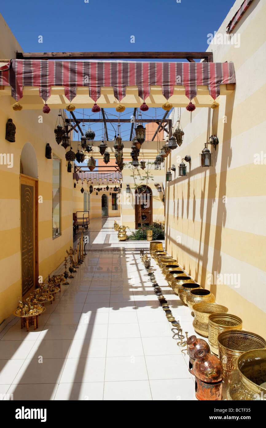 Messing-Gefäße, Lane, Festzelt, traditioneller Markt, Souk, Marina, Hurghada, Ägypten, Rotes Meer, Afrika Stockfoto
