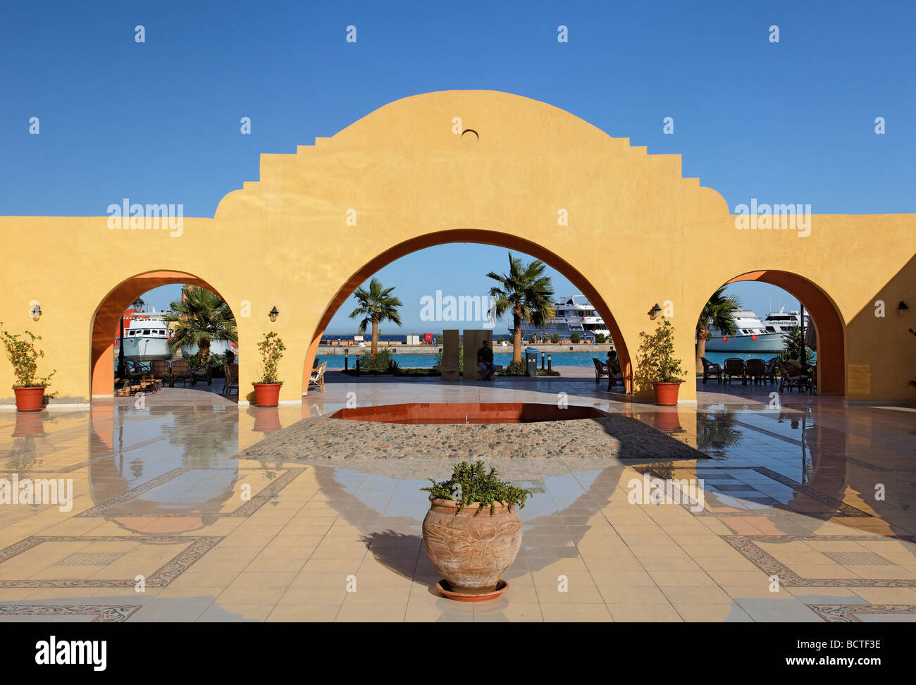 Ausfahrt traditioneller Markt, Souk, Bogen-, Marina, Hurghada, Ägypten, Rotes Meer, Afrika Stockfoto