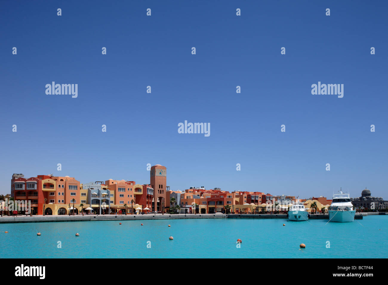 Häuserzeile am Hafen, Hurghada, Ägypten, Rotes Meer, Afrika Stockfoto