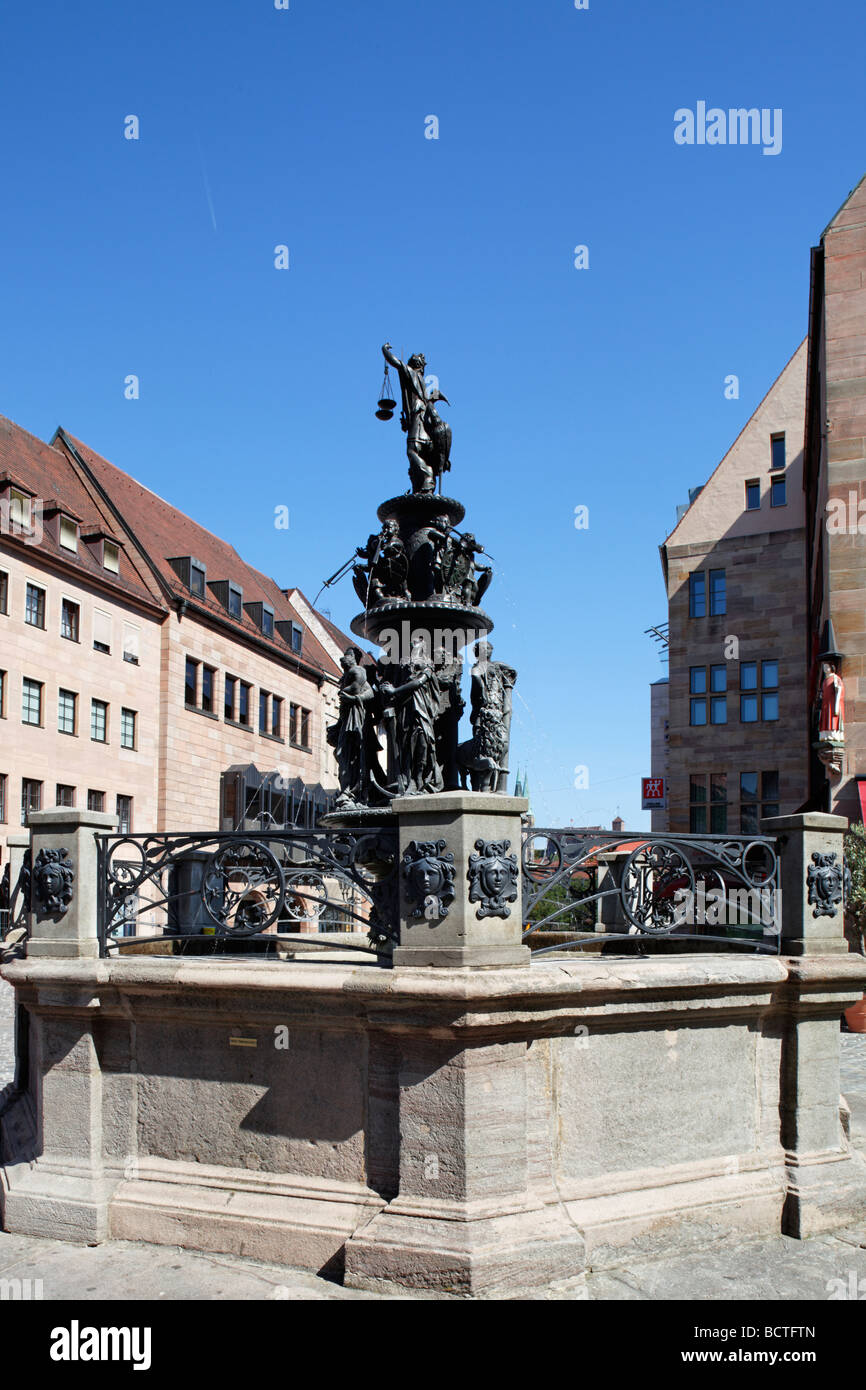 Tugendbrunnen Tugenden Brunnen, Spätrenaissance, von Benedict Wurzelbauer von 1584 bis 1589, Altstadt, Nürnberg, mittlere Fran Stockfoto