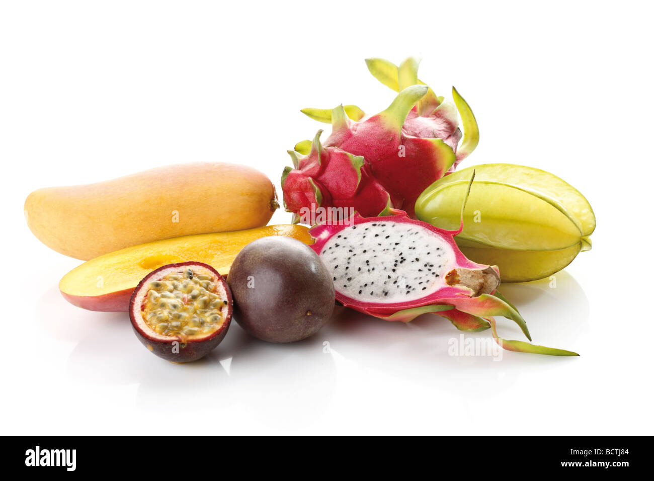 Exotische Früchte, Mango, Pitahaya, Karambolen, Passionsfrucht/Maracuja Stockfoto