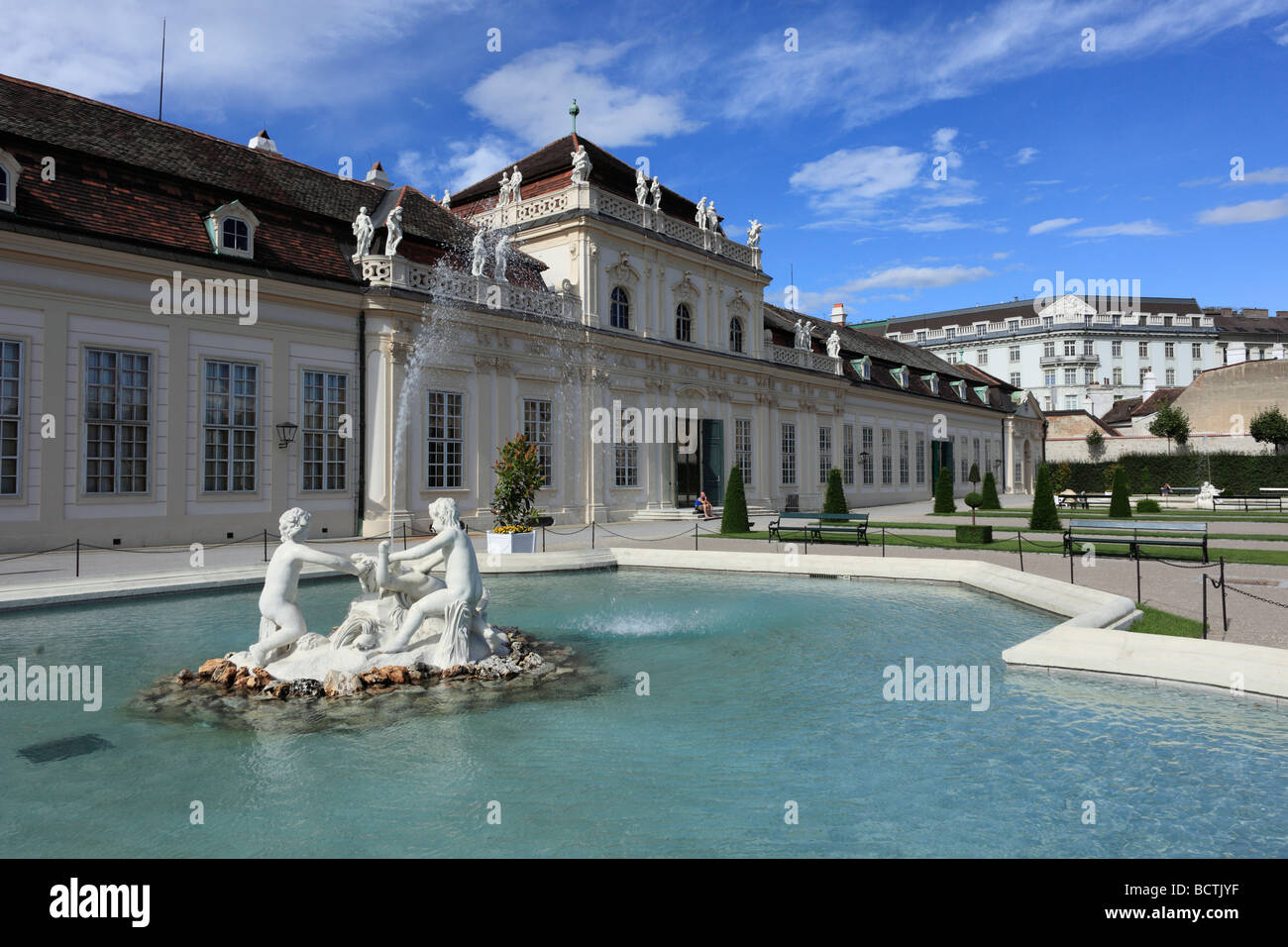 Brunnen vor dem unteren Schloss Belvedere, Wien, Österreich, Europa Stockfoto