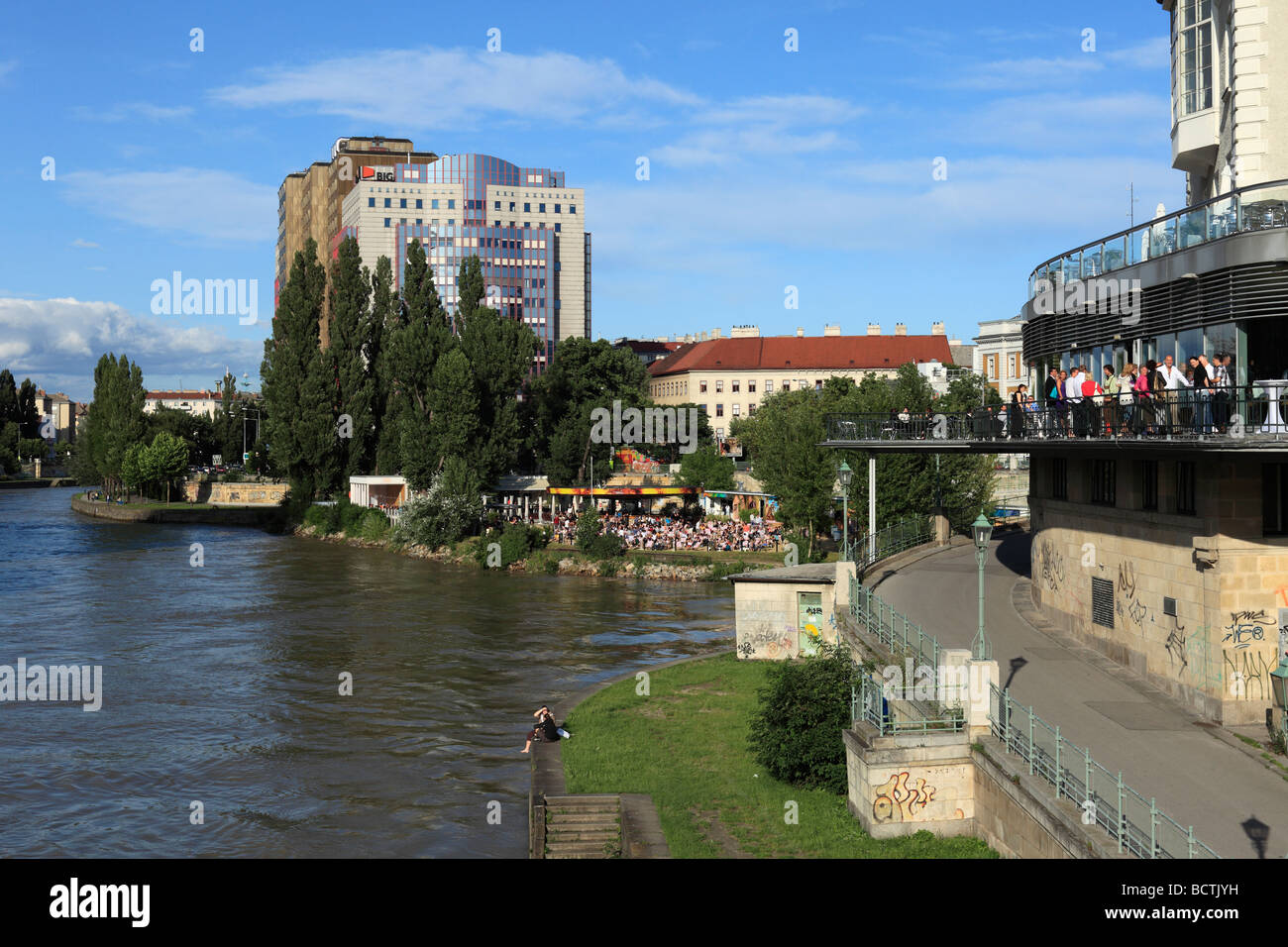 Terrasse des Urania-Restaurant über den Donaukanal, Mündung des Flusses Wien, Wien, Österreich, Europa Stockfoto Terrasse des Urania-Restaurant über den Donaukanal, Mündung des Flusses Wien, Wien, Österreich, Europa Stockfoto