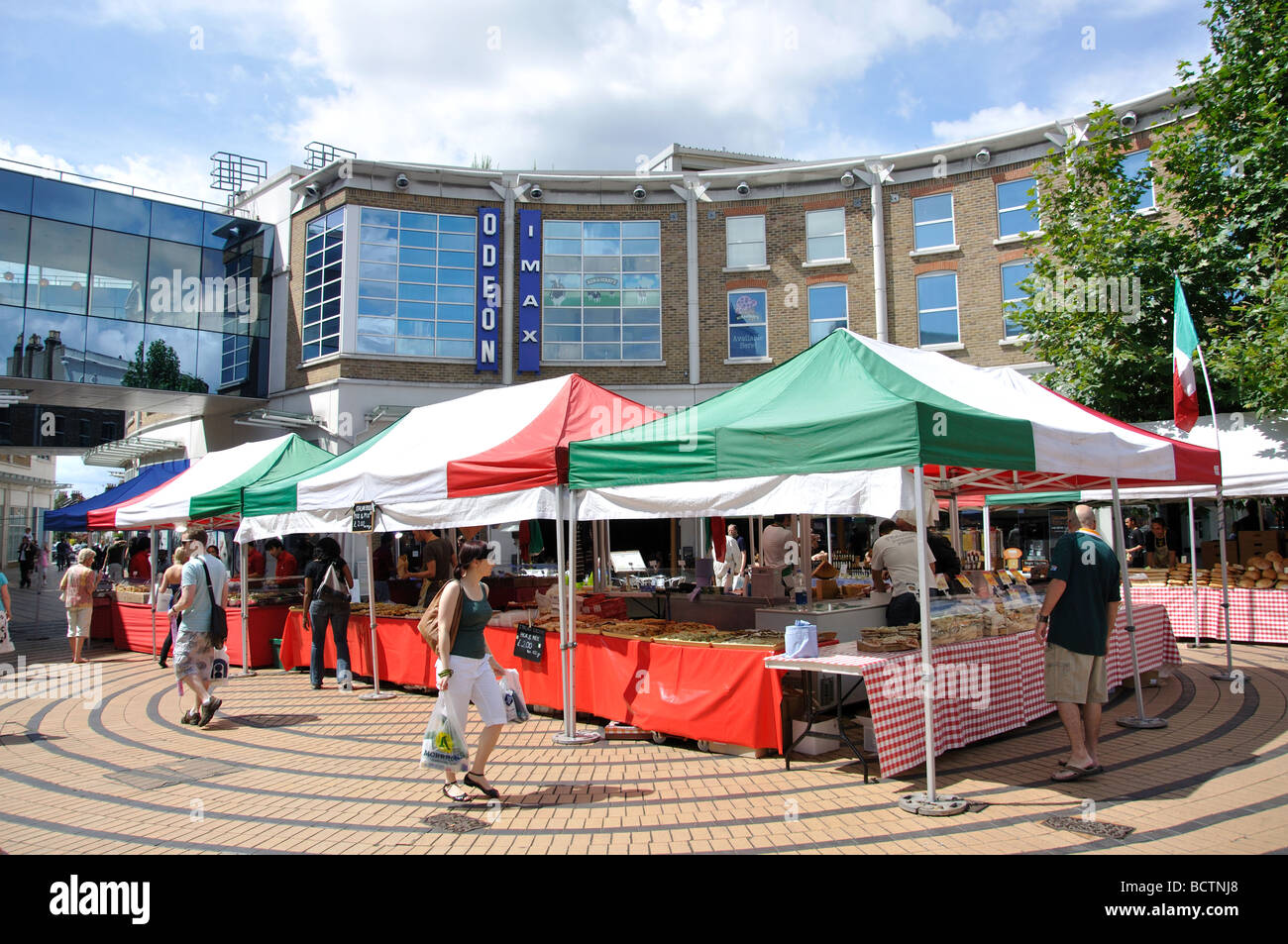 Continental Food Market, die Piazza, Wimbledon, London Borough von Merton, Greater London, England, Vereinigtes Königreich Stockfoto