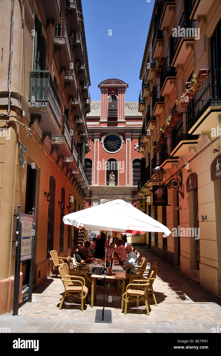Cafe in Seitenstraße, Abadta de Santa Ana, Old Town, Malaga, Costa Del Sol, Provinz Malaga, Andalusien, Spanien Stockfoto
