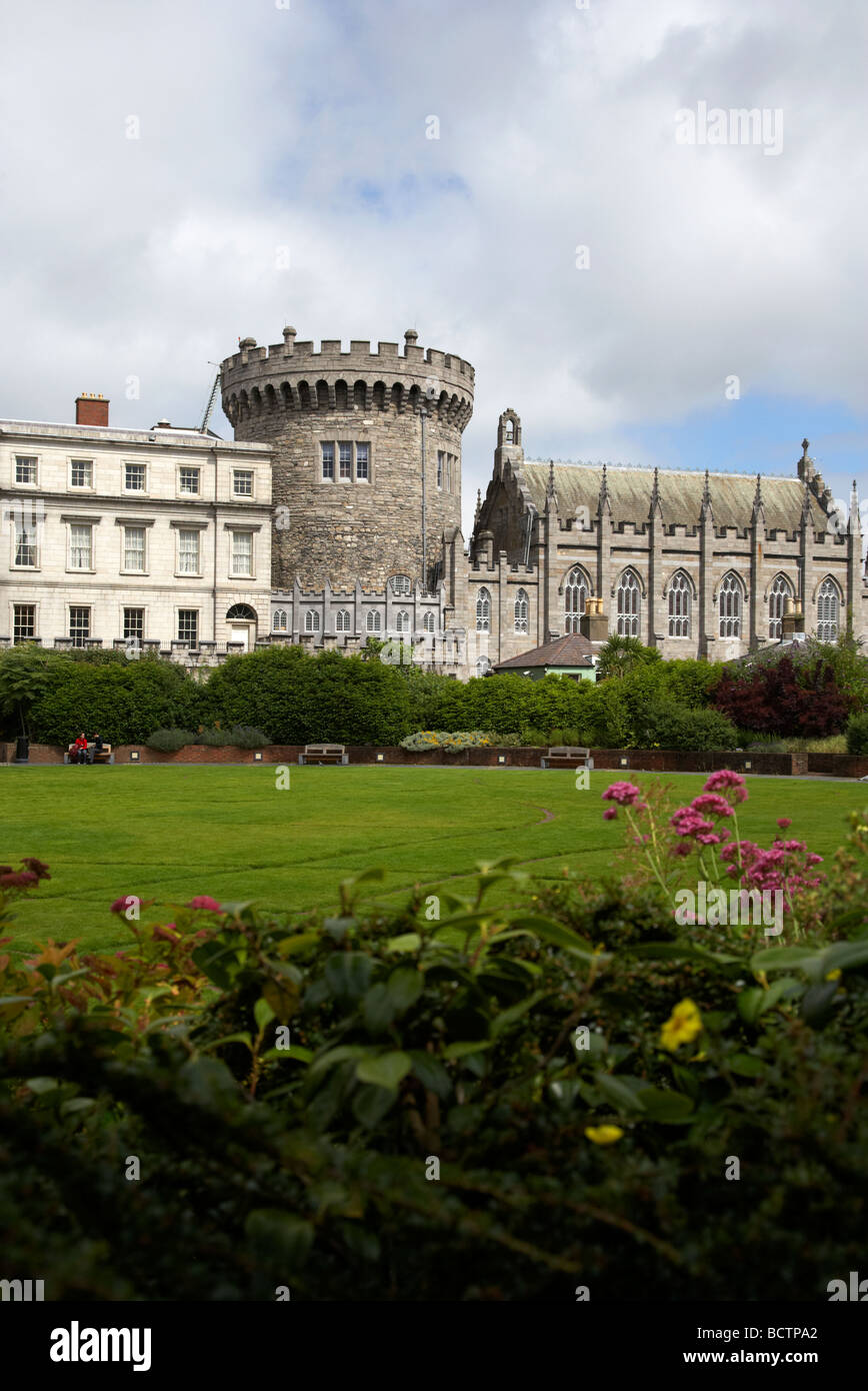 die Dubhlinn Gärten mit Blick auf den Rekord von Norman Turm "State Apartments" und chapel Royal Dublin Castle Stockfoto