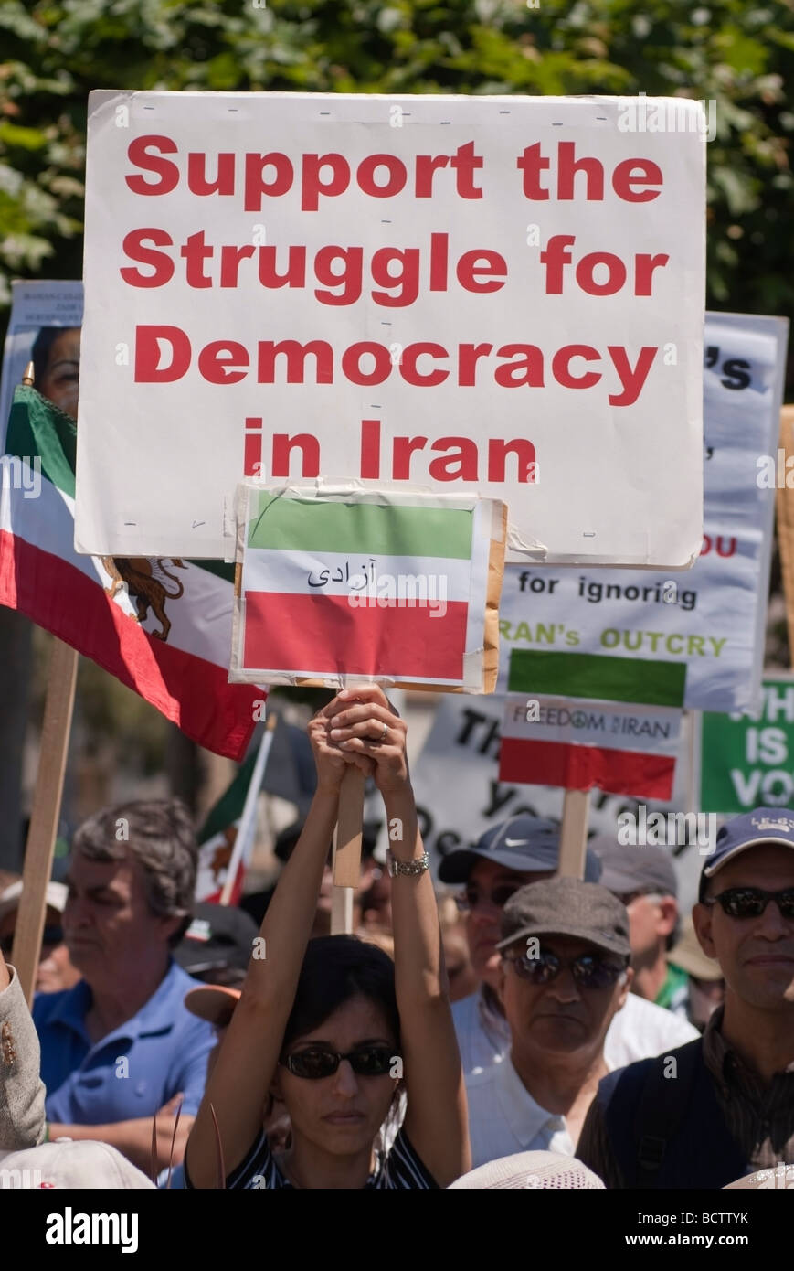 Auf der Global Day of Action demonstrierten tausende vor San Francisco City Hall zur Unterstützung des iranischen Menschen. Stockfoto