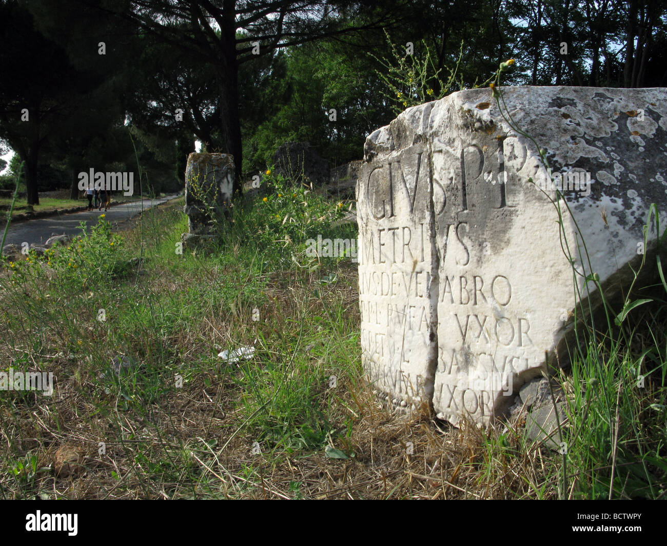 alte römische Grabstein auf der alten Via Appia in Rom Italien Stockfoto