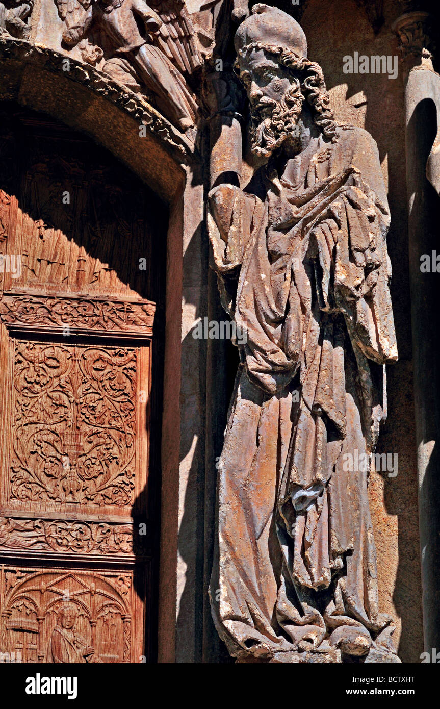 Spanien, Jakobsweg: Apostel in das Hauptportal der Kathedrale in Leon Stockfoto