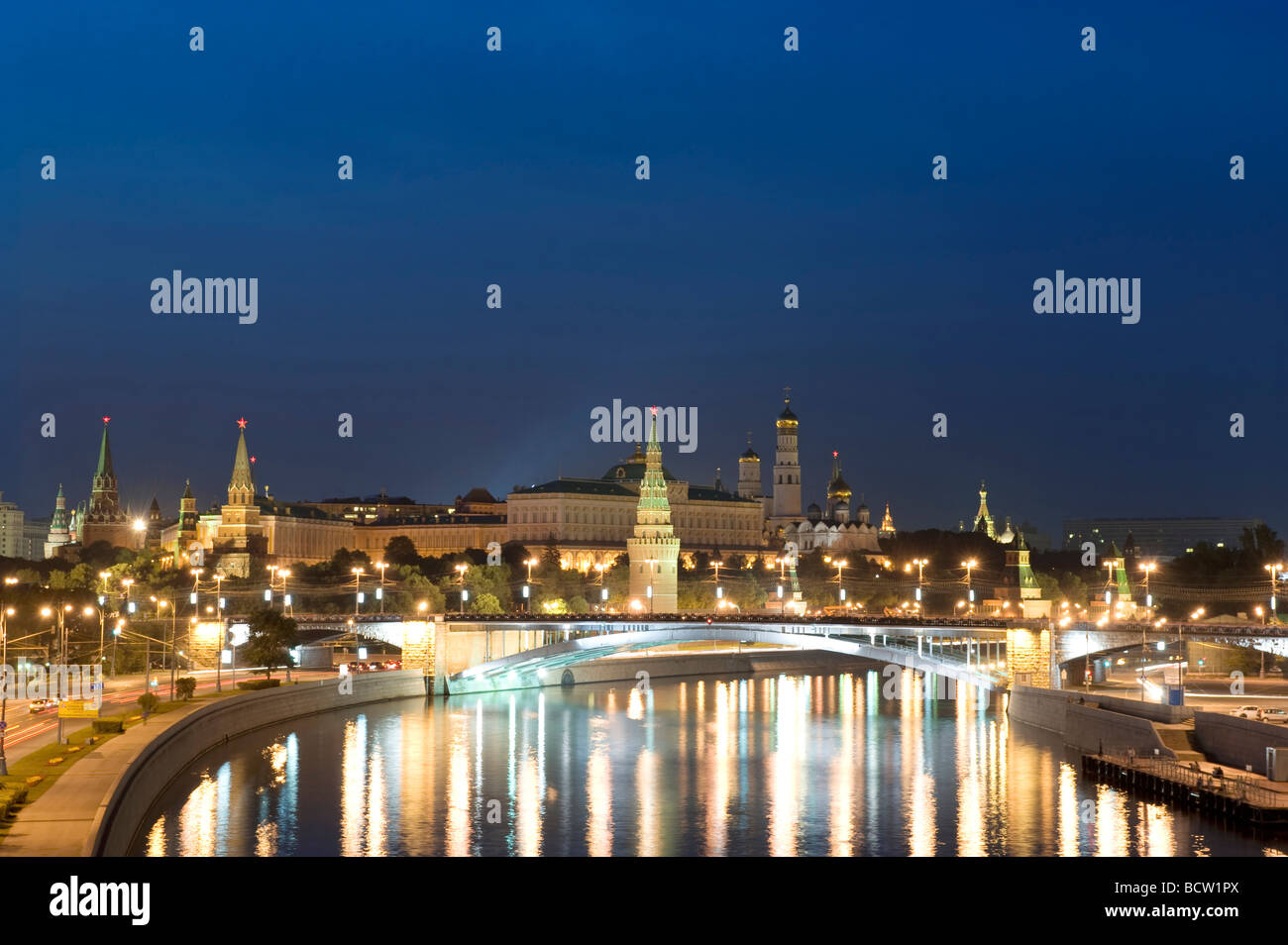 Russischen Kreml-Brücke und Moskwa Stockfoto
