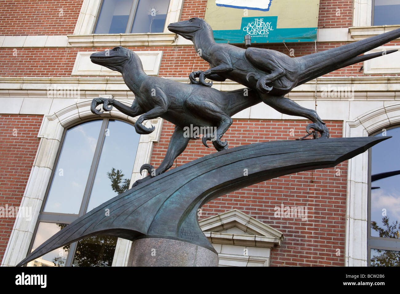 Deinonychus in einem Museum, Academy Of Natural Sciences, Logan Square, Philadelphia, Pennsylvania, USA Stockfoto