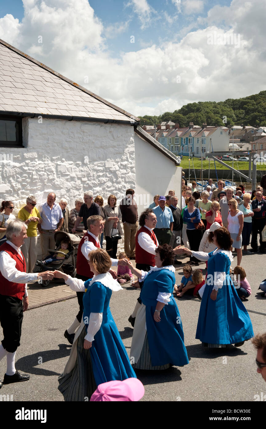 Traditionelle walisische Volkstanz beim Cardigan Bay Seafood Festival 2009 Aberaeron Ceredigion Wales UK Stockfoto