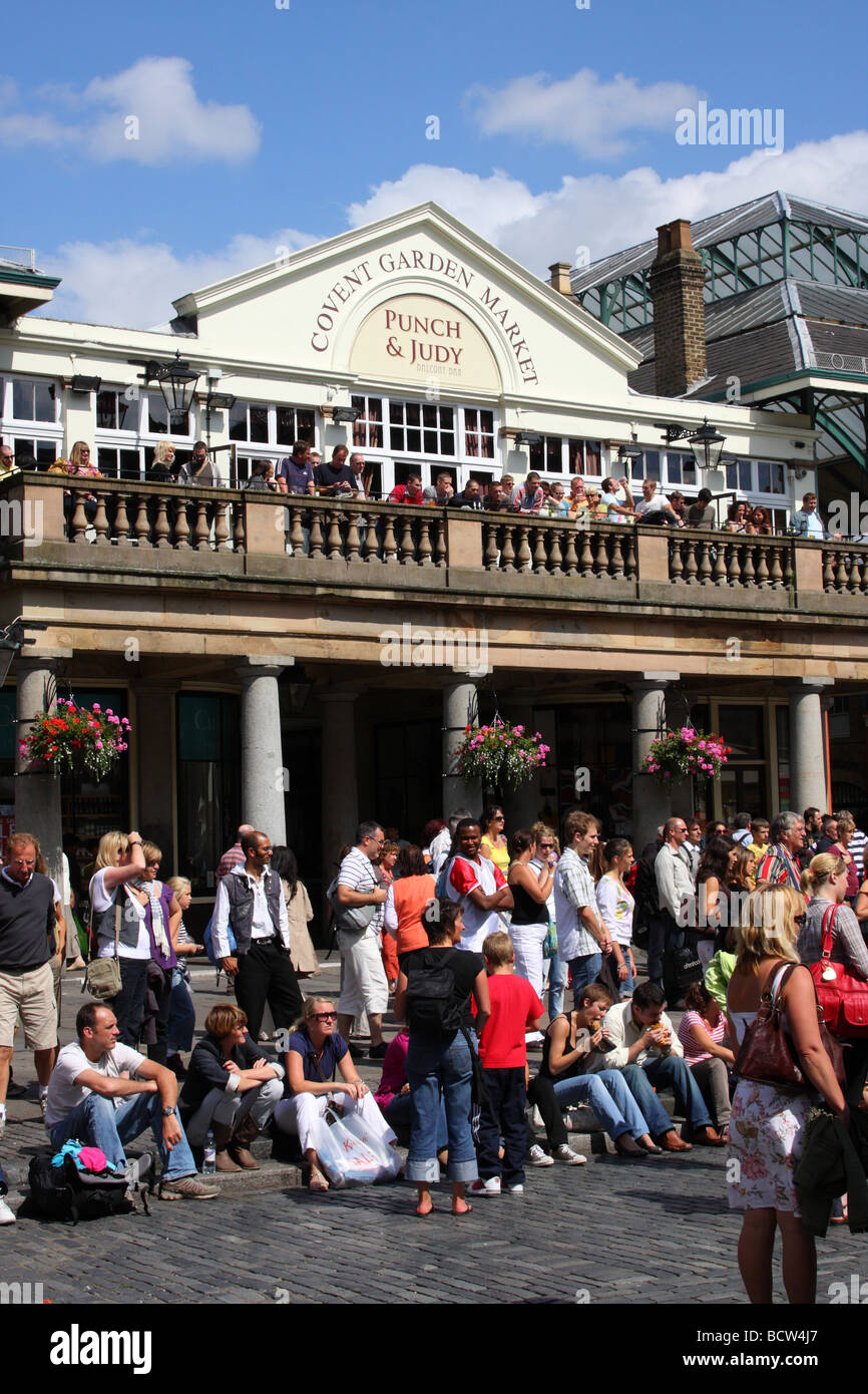 Punch & Judy Balkon Bar, Covent Garden, London, England, Vereinigtes Königreich Stockfoto