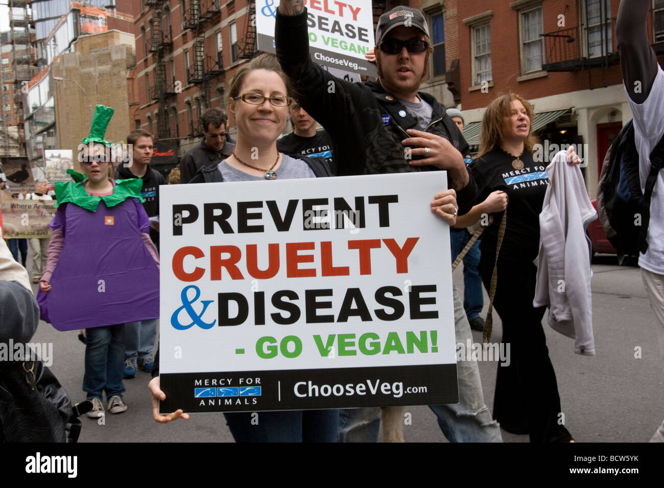 2. jährliche Veggie-Parade in Greenwich Village am 16. Mai 2009 klärt die Öffentlichkeit über die globalen Gefahren der Fleischproduktion Stockfoto