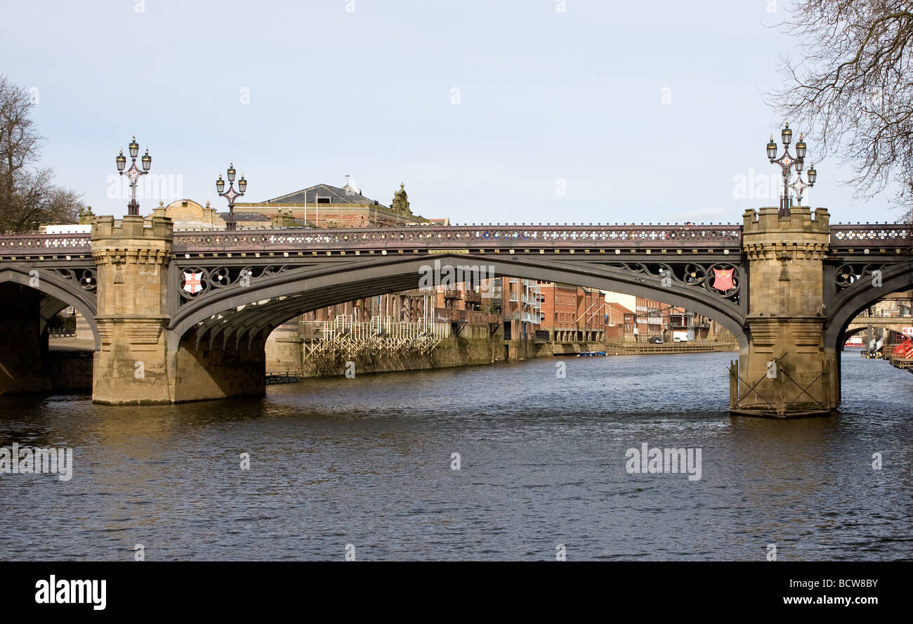 Skeldergate Brücke auf dem Fluss Ouse Stadt von York Yorkshire es wurde als eine mautpflichtige Brücke zwischen 1878 und 1880 gebaut. Stockfoto