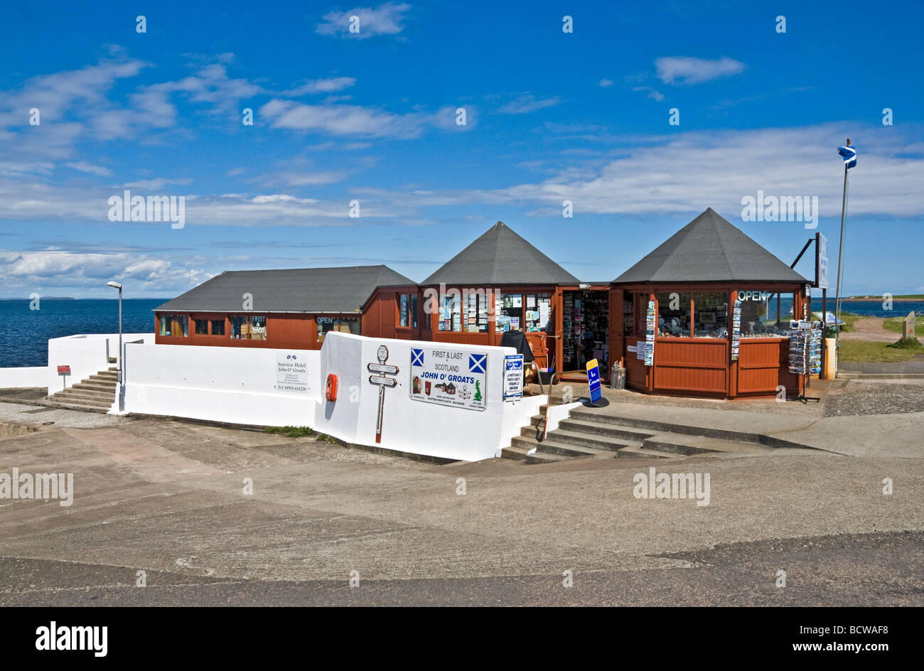 Geschäfte am Hafen in John O' Groats Caithness Schottland Stockfoto