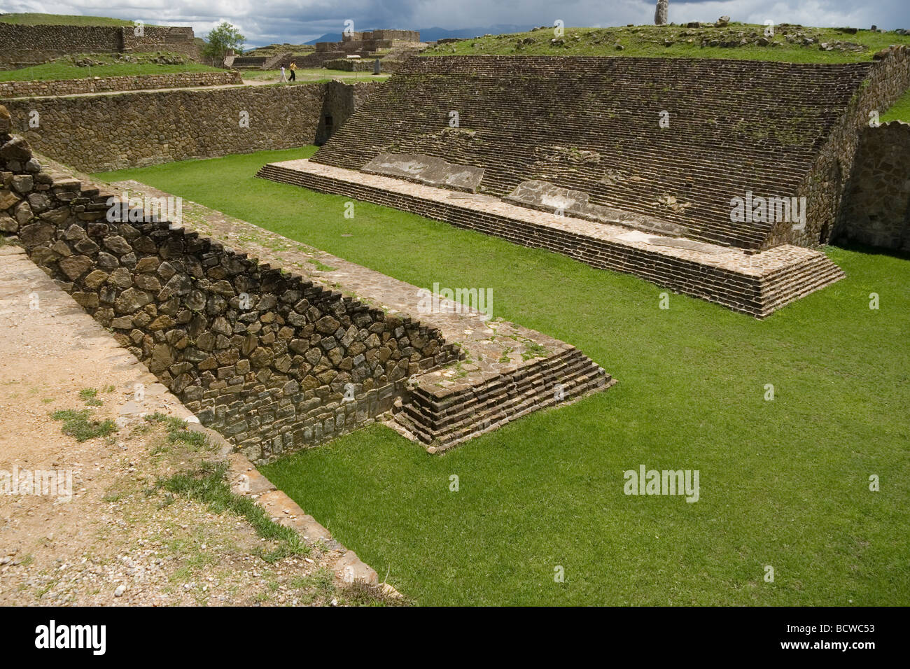 Monte Alban Ruine Standort Ball Court Oaxaca, Mexiko, 500 v. Chr. - 750 n. Chr. die älteste steinerne Stadt in Mexiko, Zapoteken Bauherren, Stockfoto