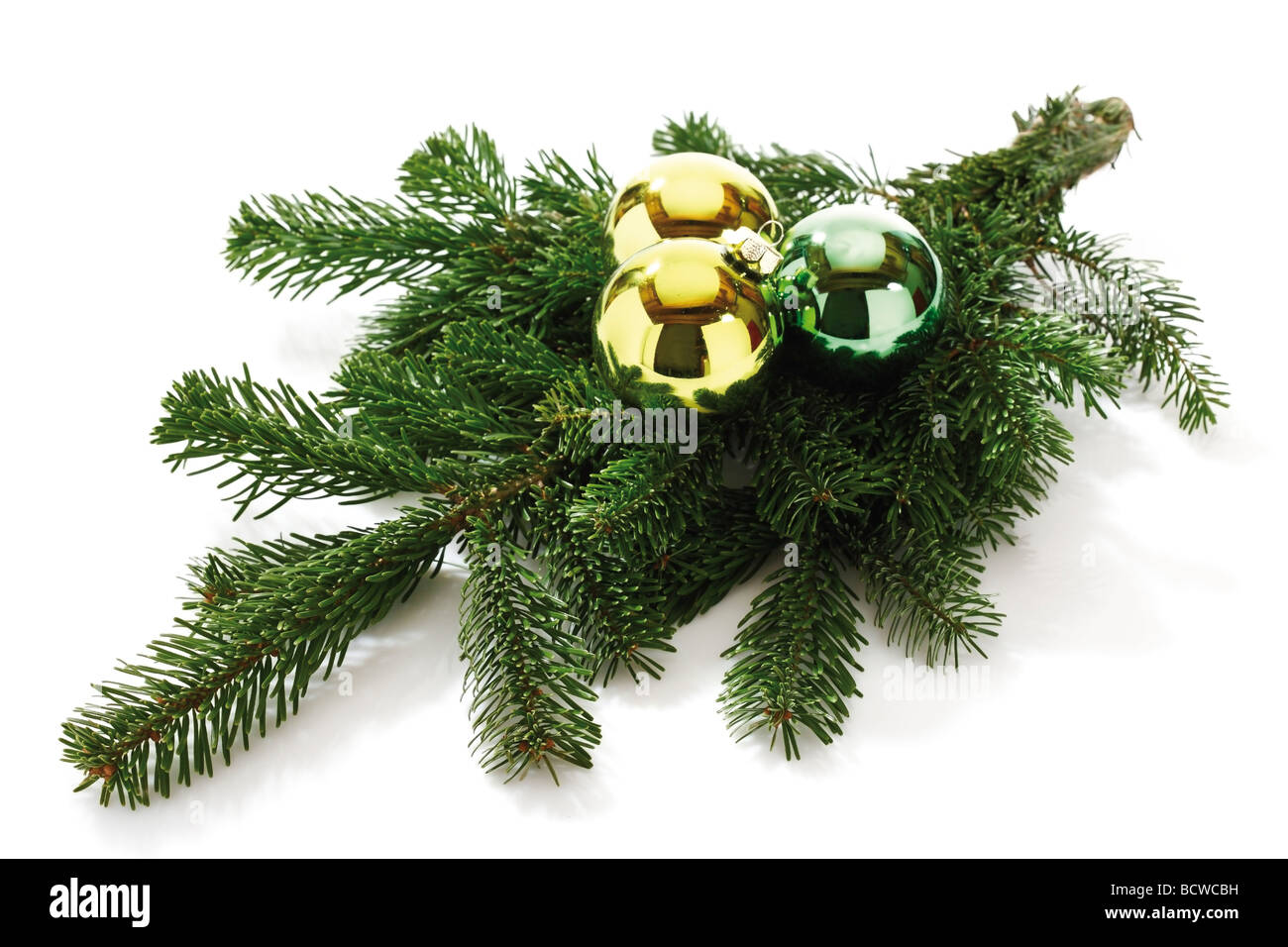 Tannenzweigen mit Christbaumkugeln Stockfoto