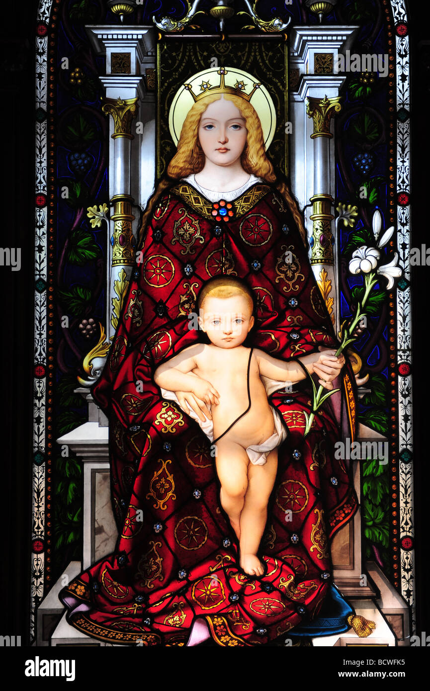 Vatikan Vatikan Museum Europas beflecken Glasfenster des Madonna und Christus als Kind Stockfoto