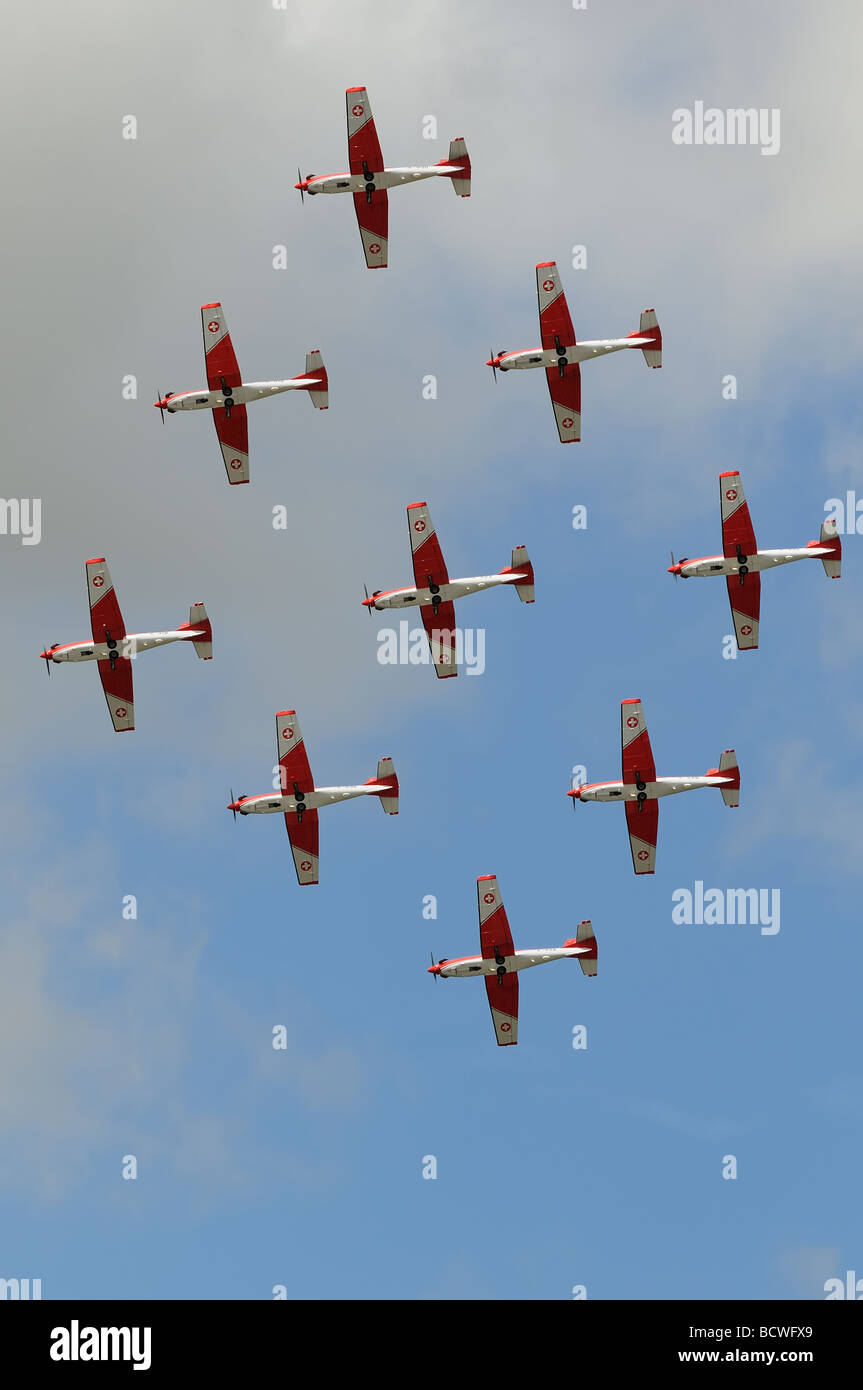 Die Schweizer Luftwaffe PC-7 Display Kunstflugstaffel in der Pilatus NCPC-7 Turbotrainers in Diamant-Formation bei der RIAT 2009 Stockfoto