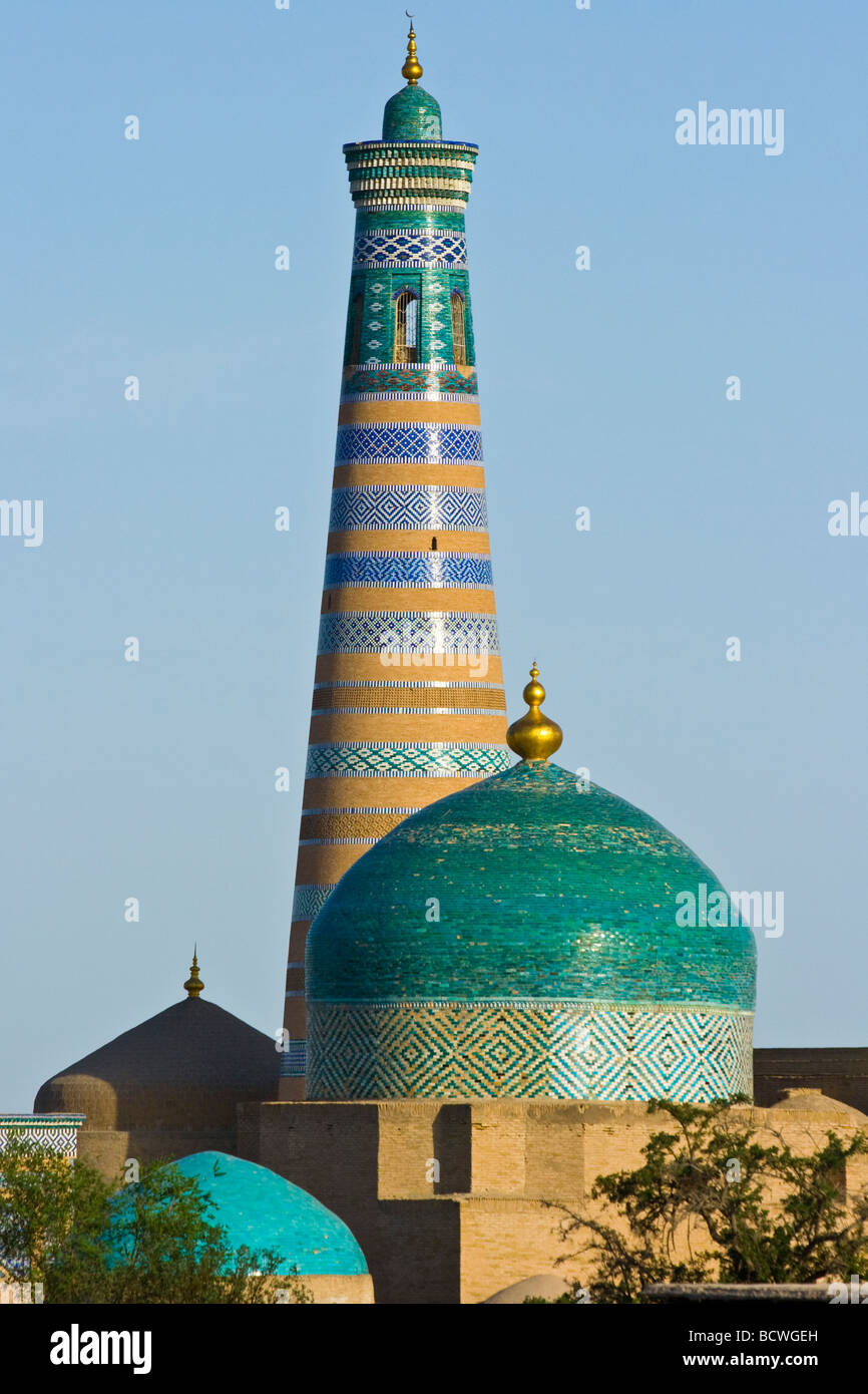 Minarett der Islam Glaubensgemeinschaft in Chiwa Usbekistan Stockfoto