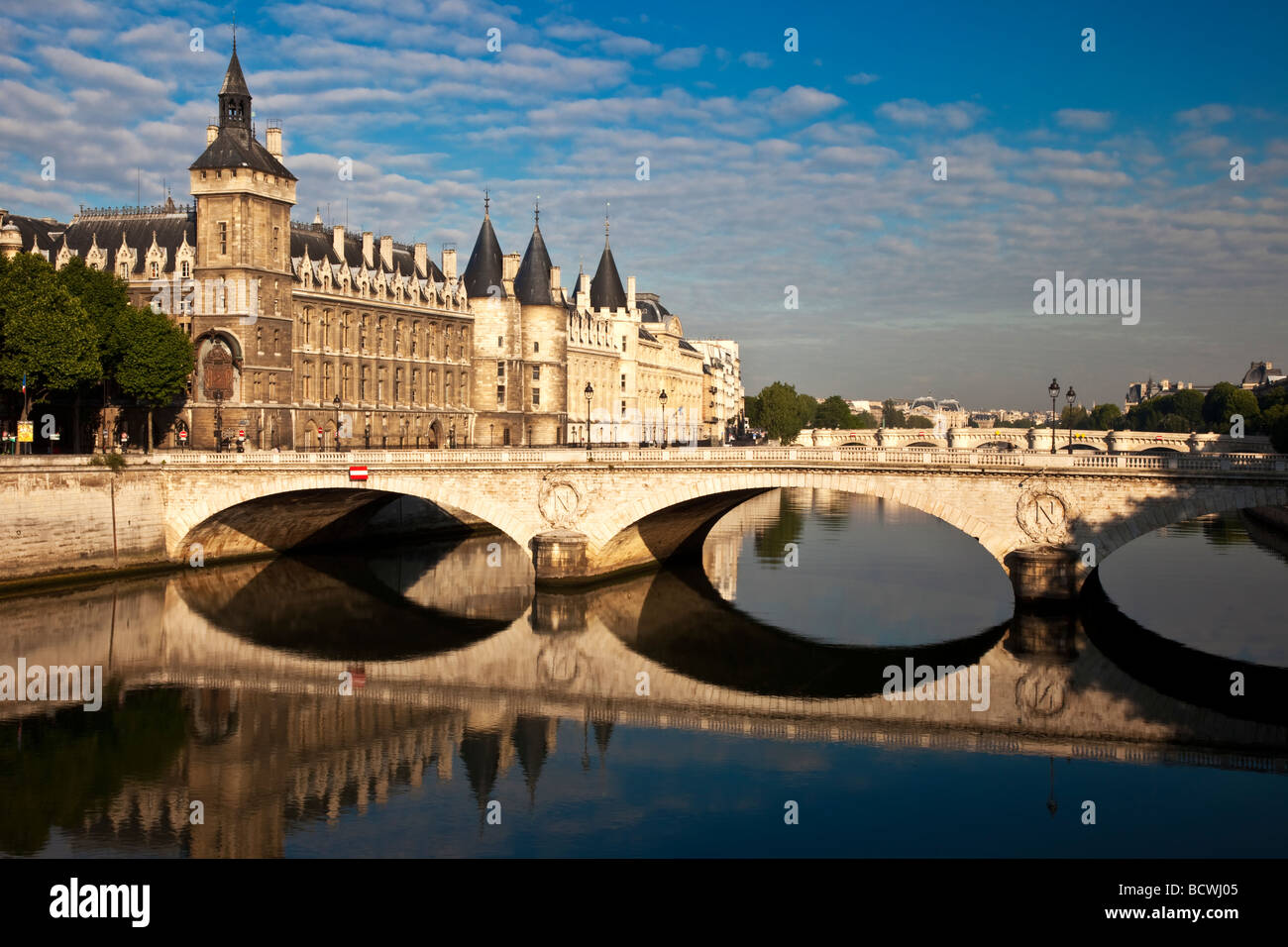 Ufer, Conciergerie und Pont au Change, Paris Frankreich Stockfoto