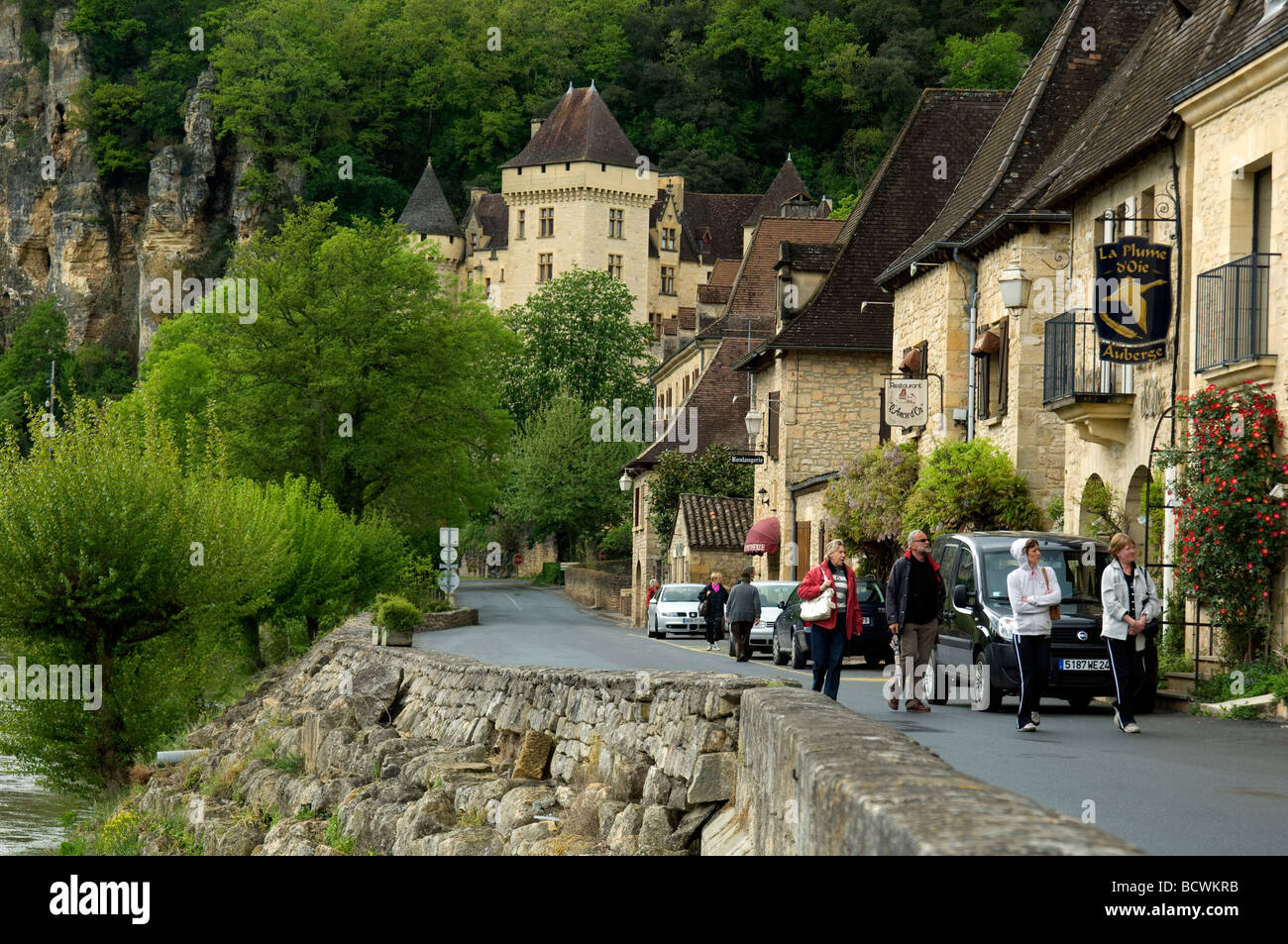 Hillside Stadt an den Fluss Lot im Südwesten Frankreichs Stockfoto