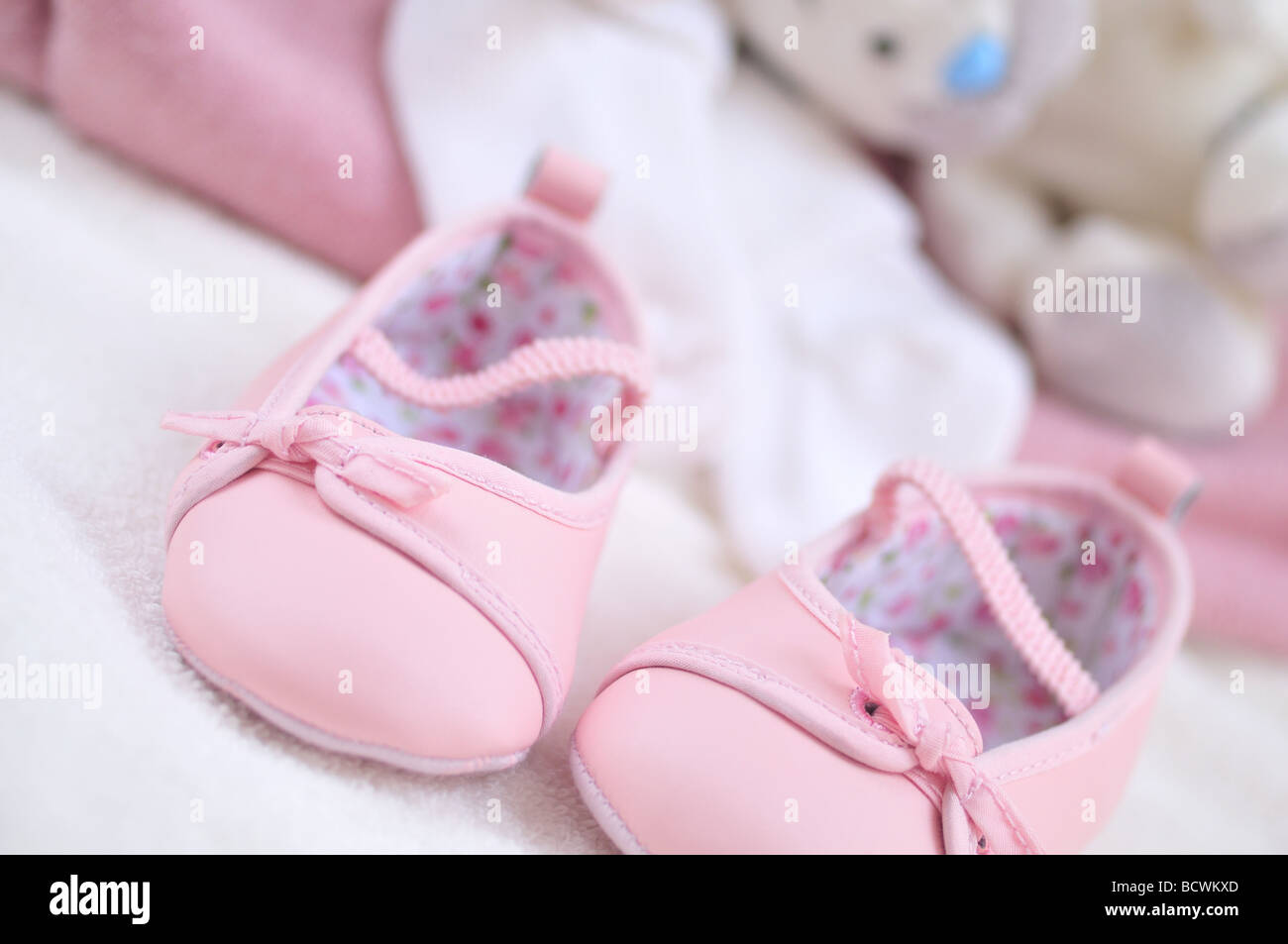 Adorable pink Babyschuhe Mädchen Stockfoto