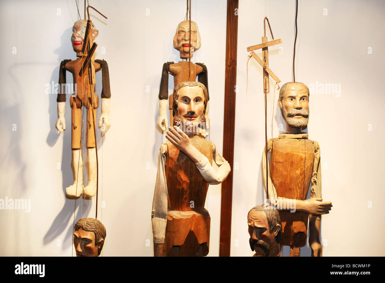 Eine Display geschnitzt von alten Marionetten Marionette Museum Prag Tschechische Republik Stockfoto
