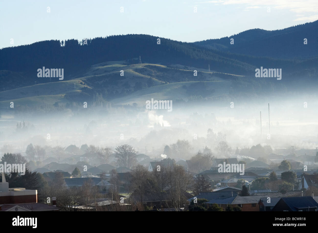 Winter der Luftverschmutzung über Mosgiel Dunedin Otago Südinsel Neuseeland Stockfoto