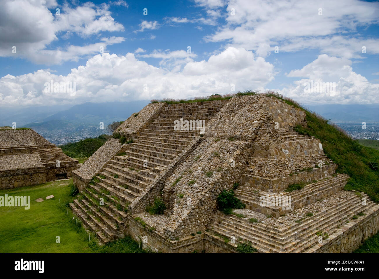 Monte Alban Ruine Standort Oaxaca, Mexiko, Stein 500 v. Chr. - 750 n. Chr. die älteste steinerne Stadt in Mexiko, Zapoteken Bauherren, pyramidenförmige Plattformen Stockfoto