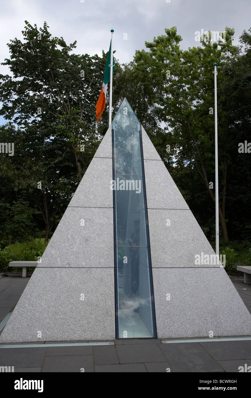 Pyramide-Denkmal an die Mitglieder der irischen Verteidigung zwingt, die im Dienst befindet sich in Merrion Square Dublin gestorben Stockfoto