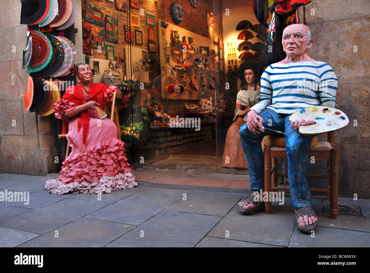 Picasso-Figur mit Papier von Alicia Bayona KITCH vorrätig, 10 Montcada Platz gemacht. Barcelona-Katalonien-Spanien Stockfoto