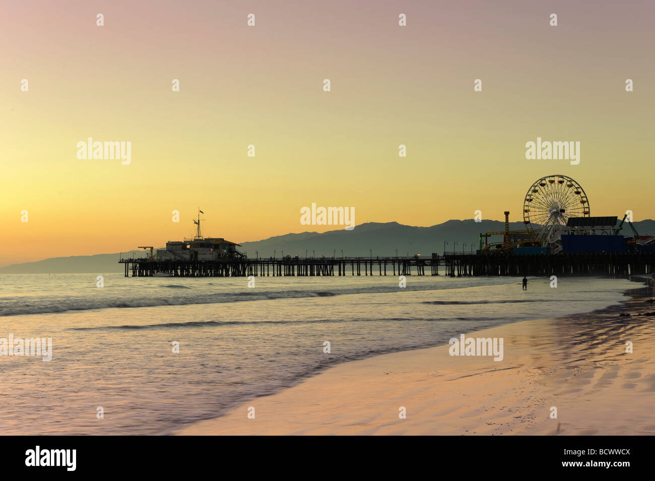 USA California Los Angeles Santa Monica Beach Pier und Riesenrad Stockfoto