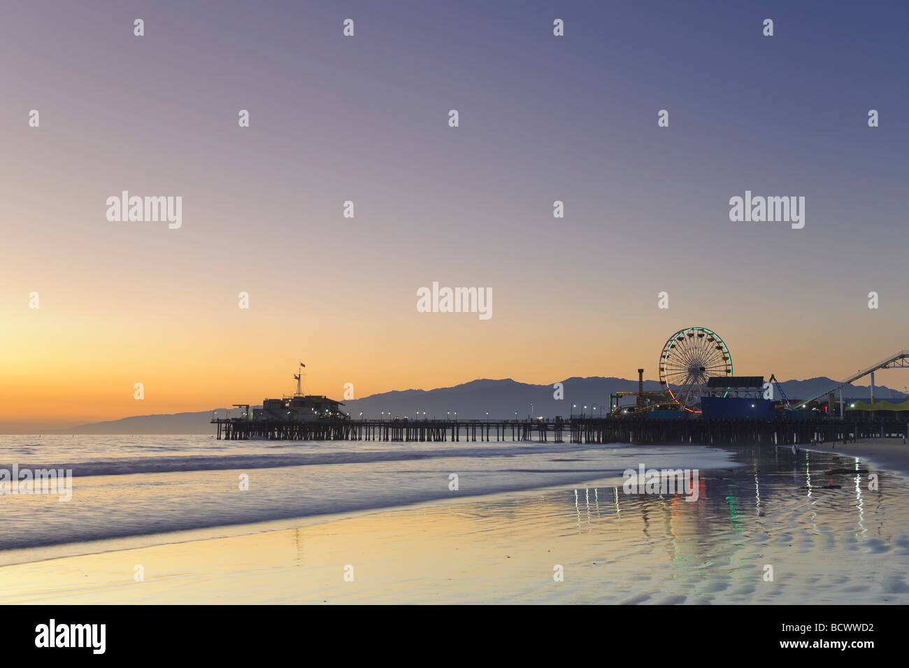 USA California Los Angeles Santa Monica Beach Pier und Riesenrad Stockfoto