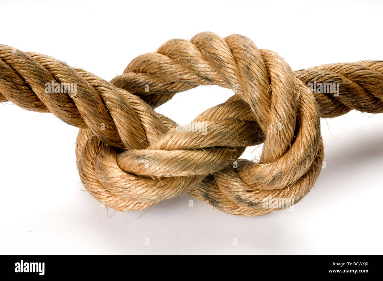 Seil gebunden Knoten auf weiß. Stockfoto