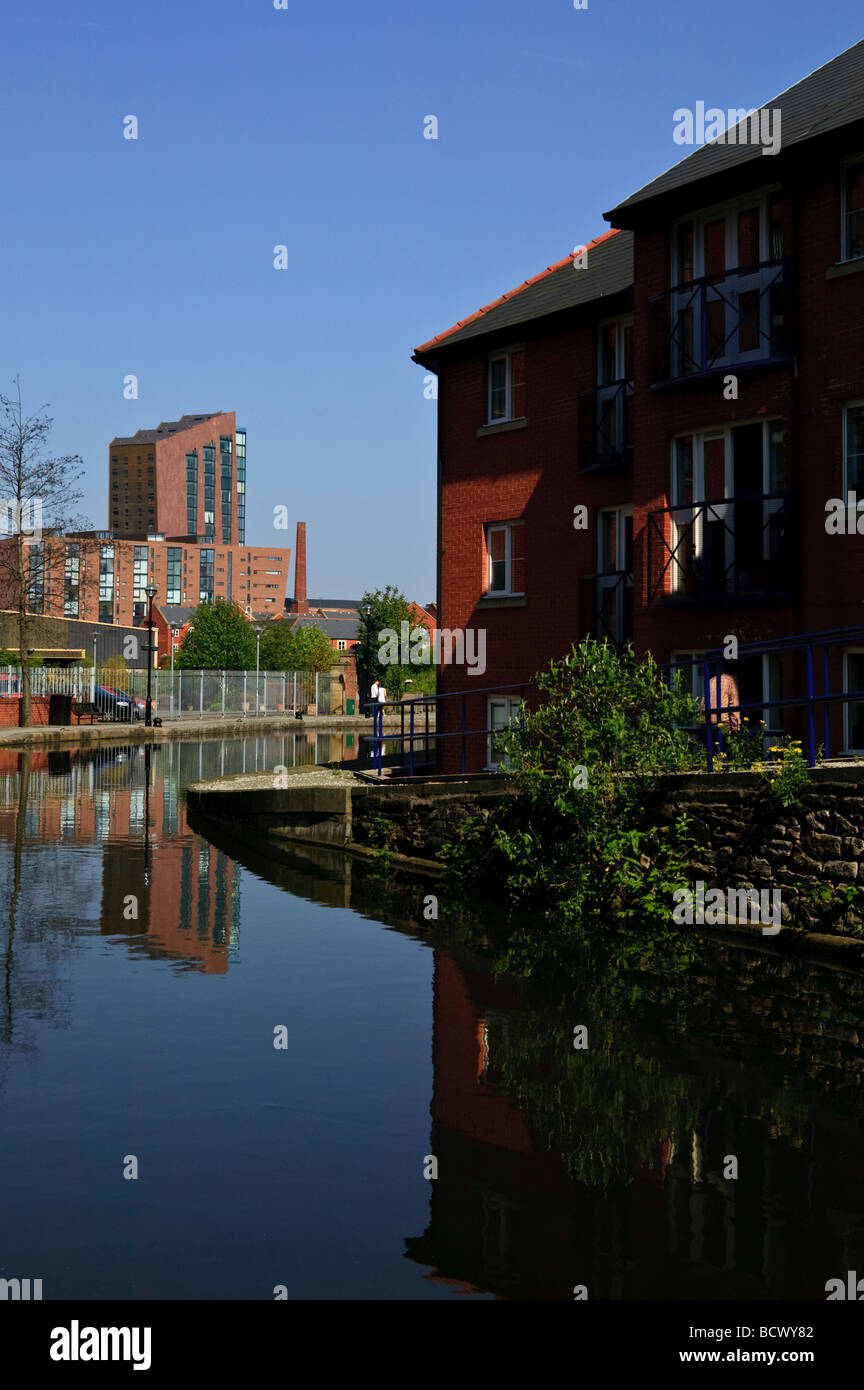 Wohnanlage am Kanal in der nördlichen Viertel von Manchester Stockfoto
