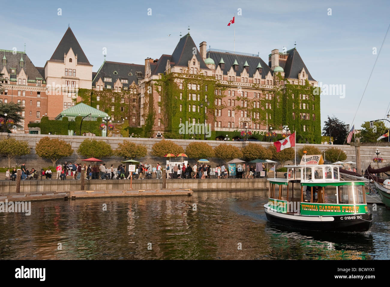 Das historische Empress Hotel in Victoria, British Columbia, Kanada ist ein Wahrzeichen Merkmal der schönen Inneren Hafenbereich. Stockfoto