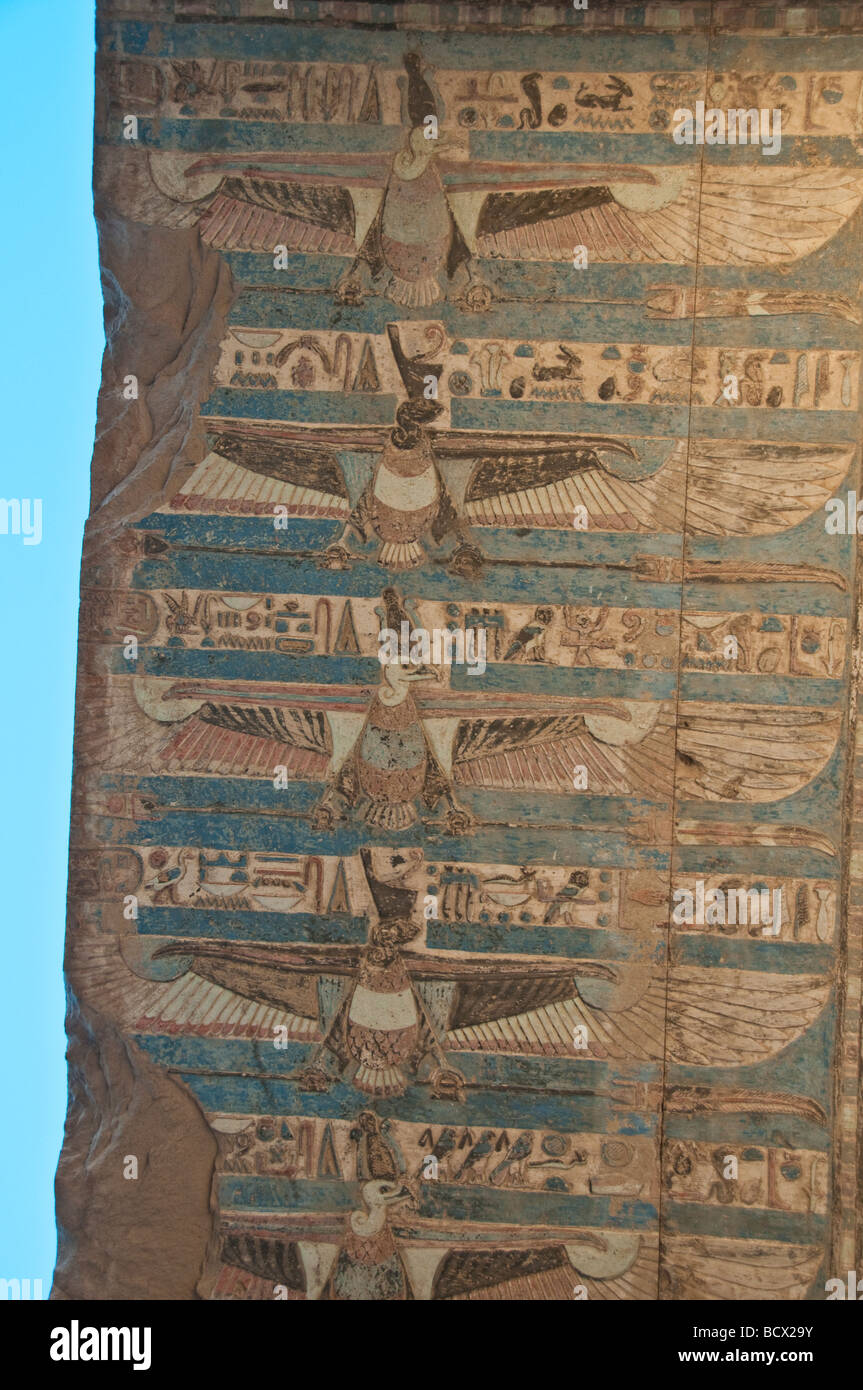 Bemalte Decke bei Kom Ombo Tempel Ägyptens unter der Leitung zeigt der Falke Gott Horus oder Haroeris Stockfoto