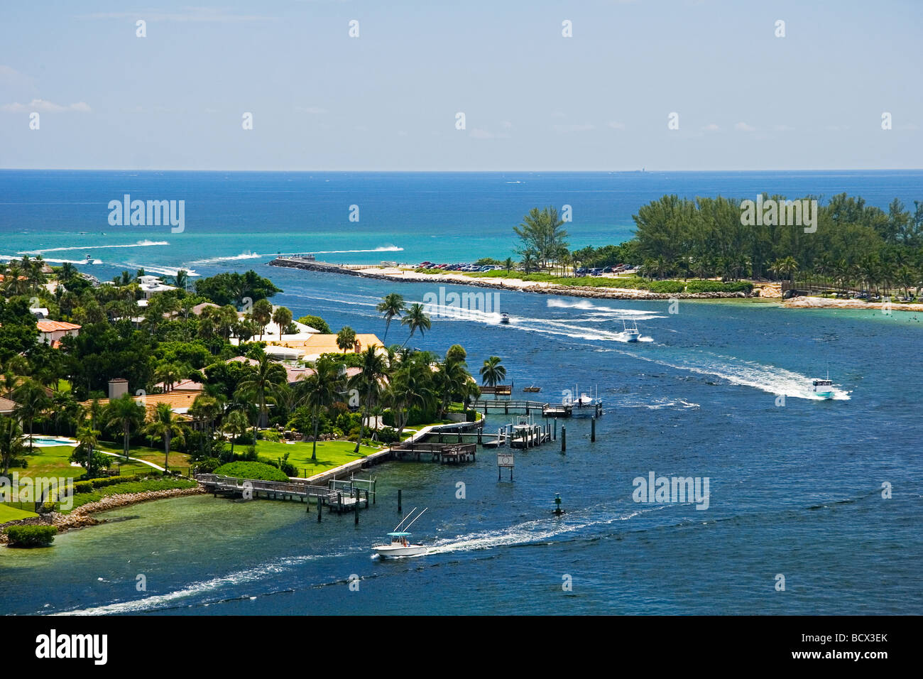 arbeitsreiches Wochenende Bootsverkehr auf Jupiter Inlet, Jupiter Inlet, Kreuzung der Intercoastal Waterway und Loxahatchee River, Jupiter, Atl Stockfoto