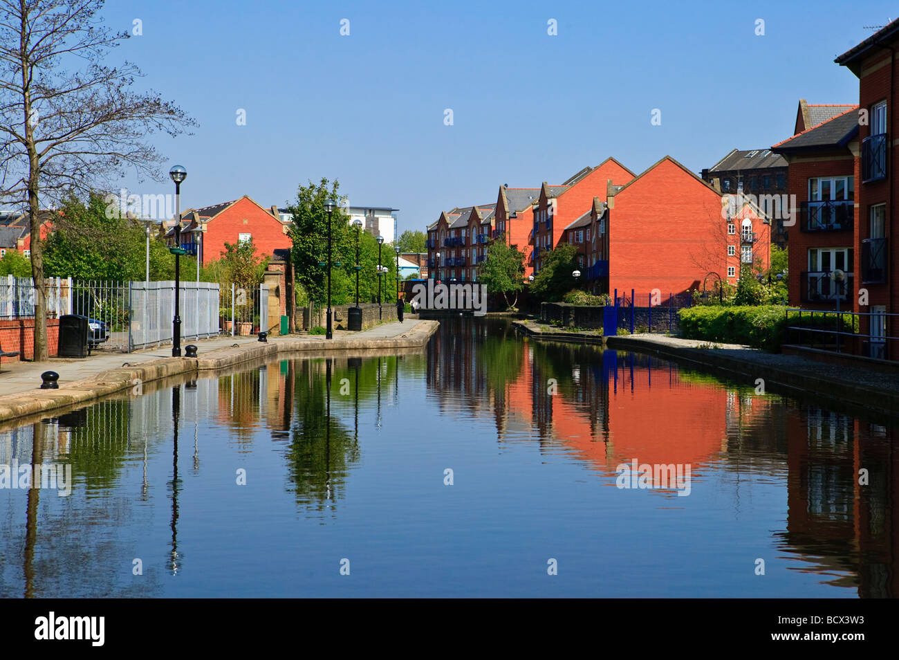 Wohnanlage am Kanal in der nördlichen Viertel von Manchester Stockfoto