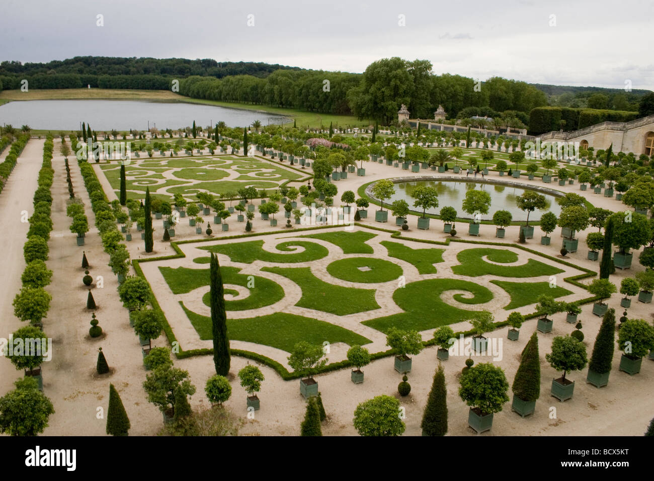 Kunstvolle Gärten des Schlosses von Versailles bei Paris, Frankreich Stockfoto