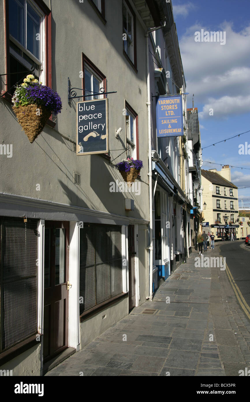 Stadt von Plymouth, England. Am Abend Blick auf die vielen Geschäfte, Galerien, Bars, Cafés und Restaurants dieser Linie Southside Street. Stockfoto