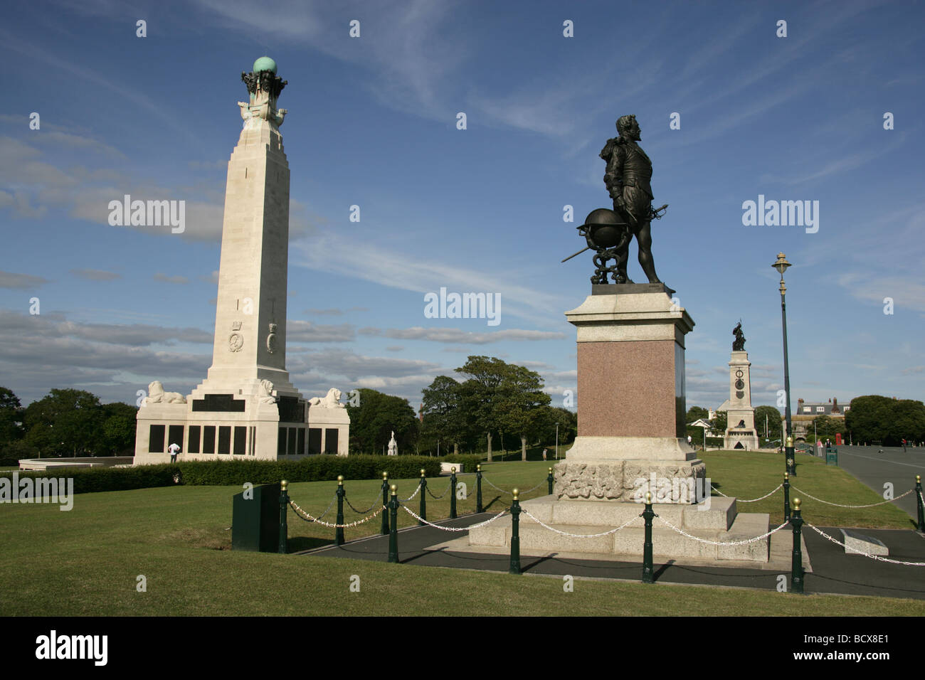 Stadt von Plymouth, England. Plymouth Hacke Promenade mit Sir Joseph Boehm RA entworfen Sir Francis Drake Bronze Statue. Stockfoto