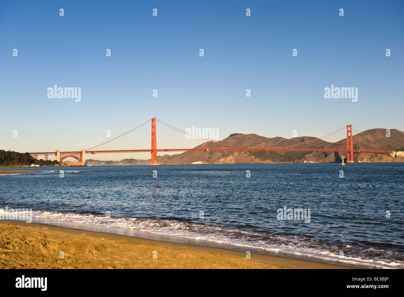 USA Kalifornien San Francisco Golden Gate Bridge und Presidio Beach Park Stockfoto