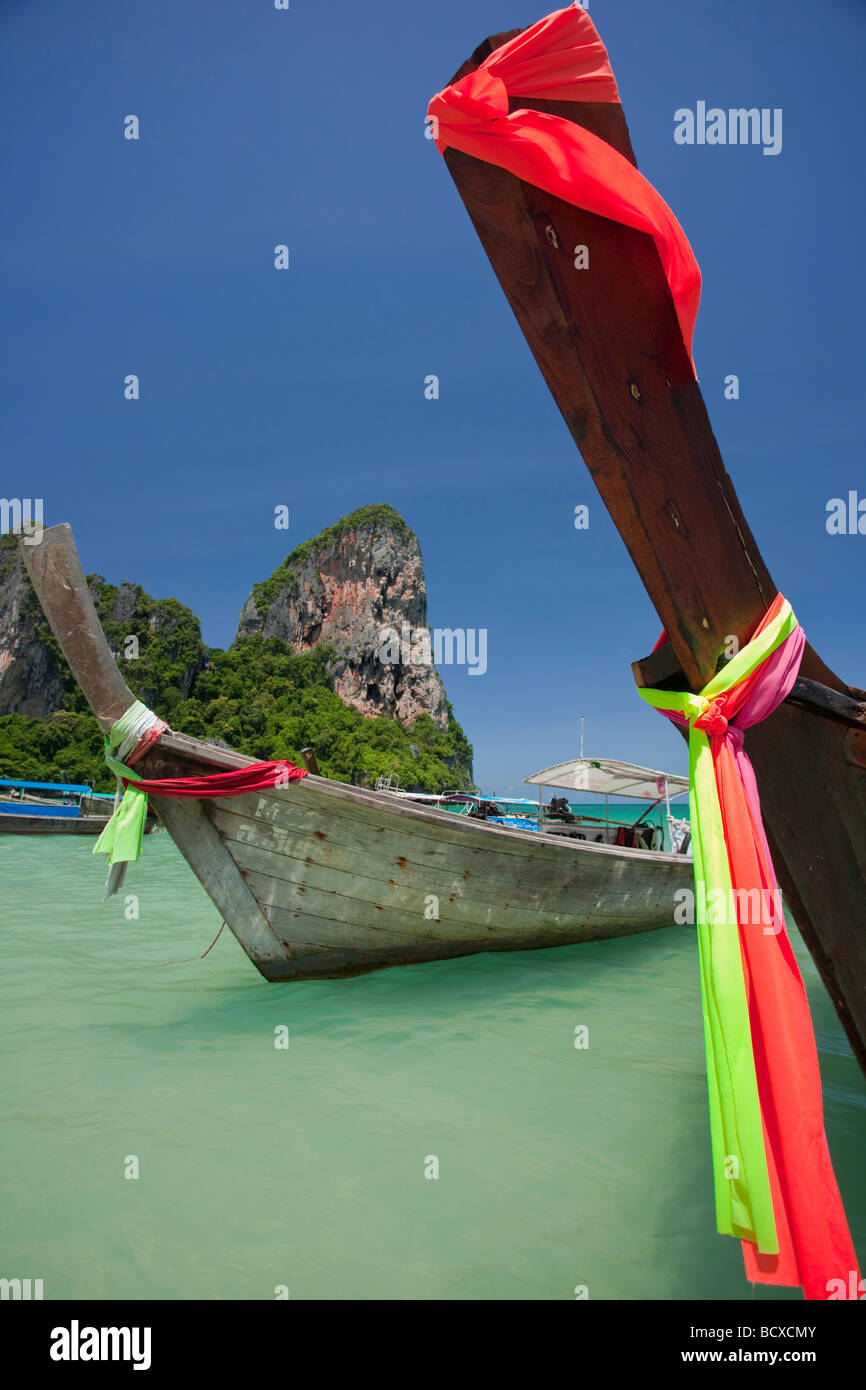Longtail-Boote in Railay Strand Thailand Stockfoto
